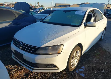 2018 Volkswagen Jetta 1.4T S z USA, uszkodzony, nr VIN 3VW2B7AJ3JM233644